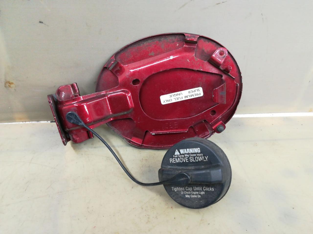 лючок топливного бака Mazda CX-7 1 поколение 2007, 2.3 л., L3-VDT, бензин, АКПП, красный, внедорожник 5 дв., полный привод - фото №1