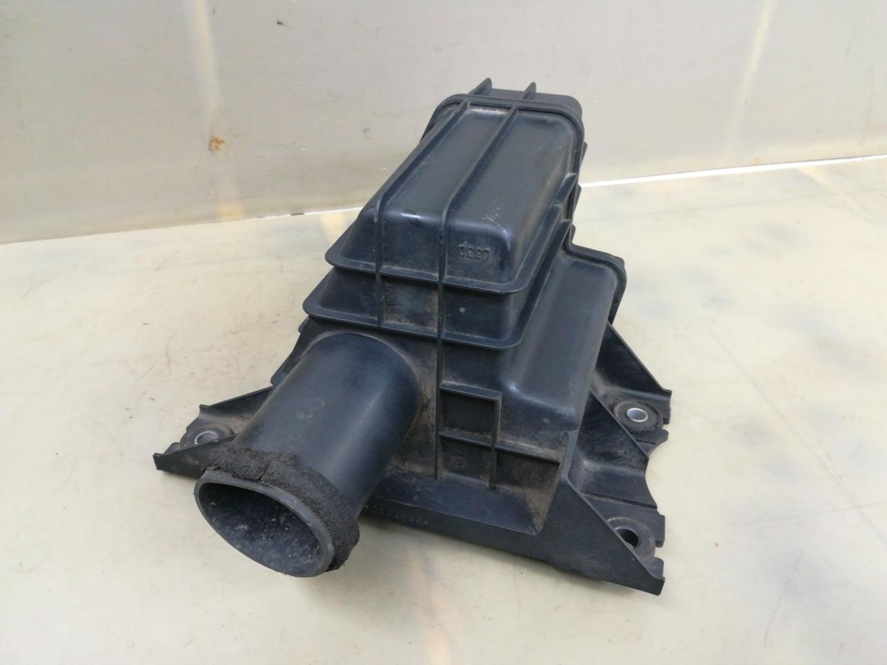 резонатор воздушного фильтра Mazda CX-7 1 поколение 2007, 2.3 л., L3-VDT, бензин, АКПП, красный, внедорожник 5 дв., полный привод - фото №1