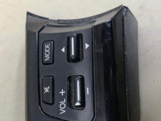 кнопки управления на руле Mazda CX-7 1 поколение 2007, 2.3 л., L3-VDT, бензин, АКПП, красный, внедорожник 5 дв., полный привод