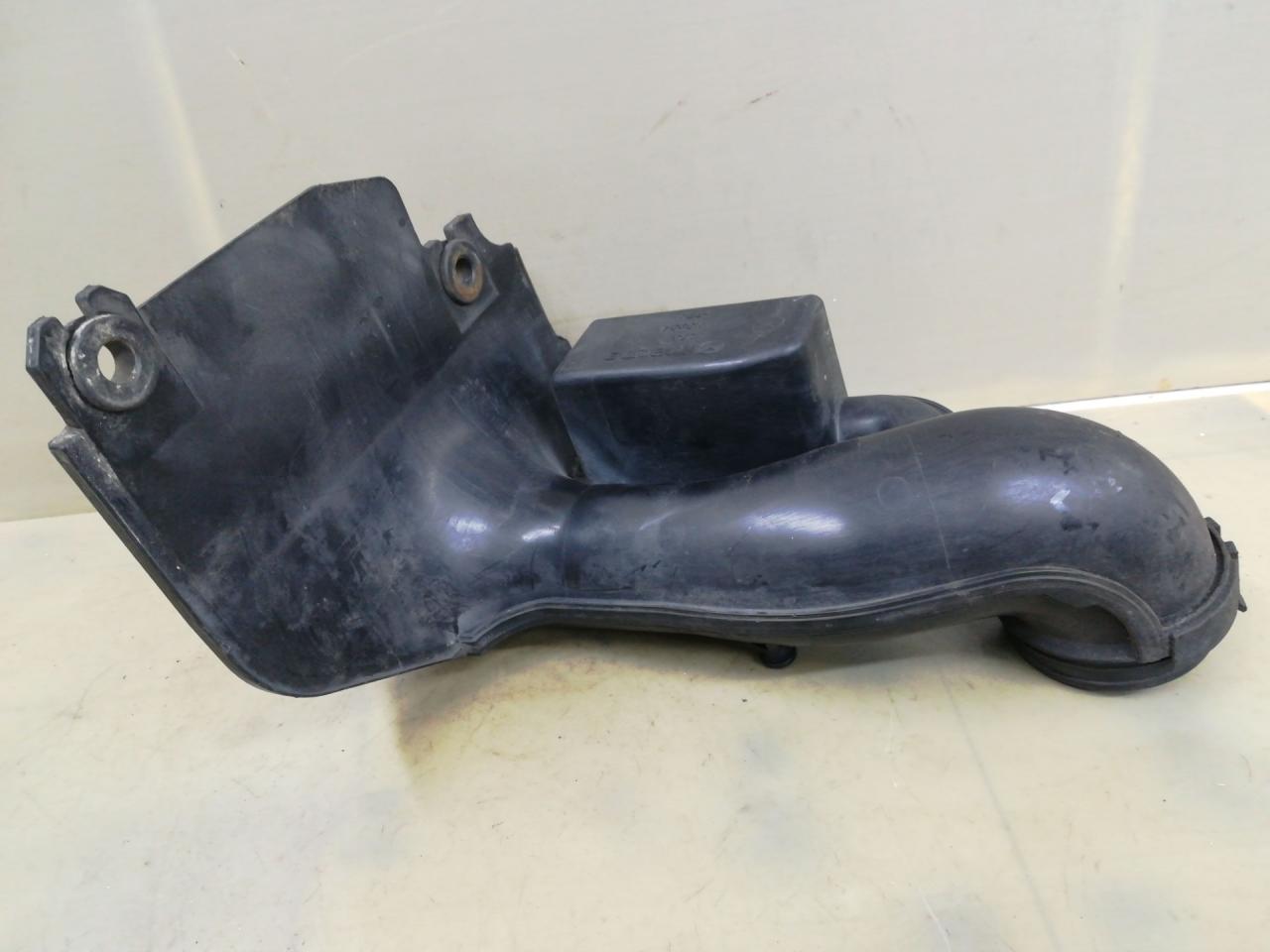 воздухозаборник Mazda CX-7 1 поколение 2007, 2.3 л., L3-VDT, бензин, АКПП, красный, внедорожник 5 дв., полный привод - фото №1