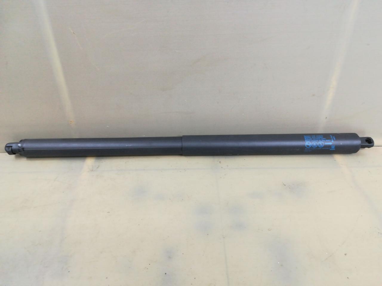 амортизатор крышки багажника (3-5 двери) GMC Terrain 2 поколение (рестайлинг) 2023, 1.5 л., бензин, АКПП, черный, внедорожник 5 дв., передний привод, 84321803 - фото №1