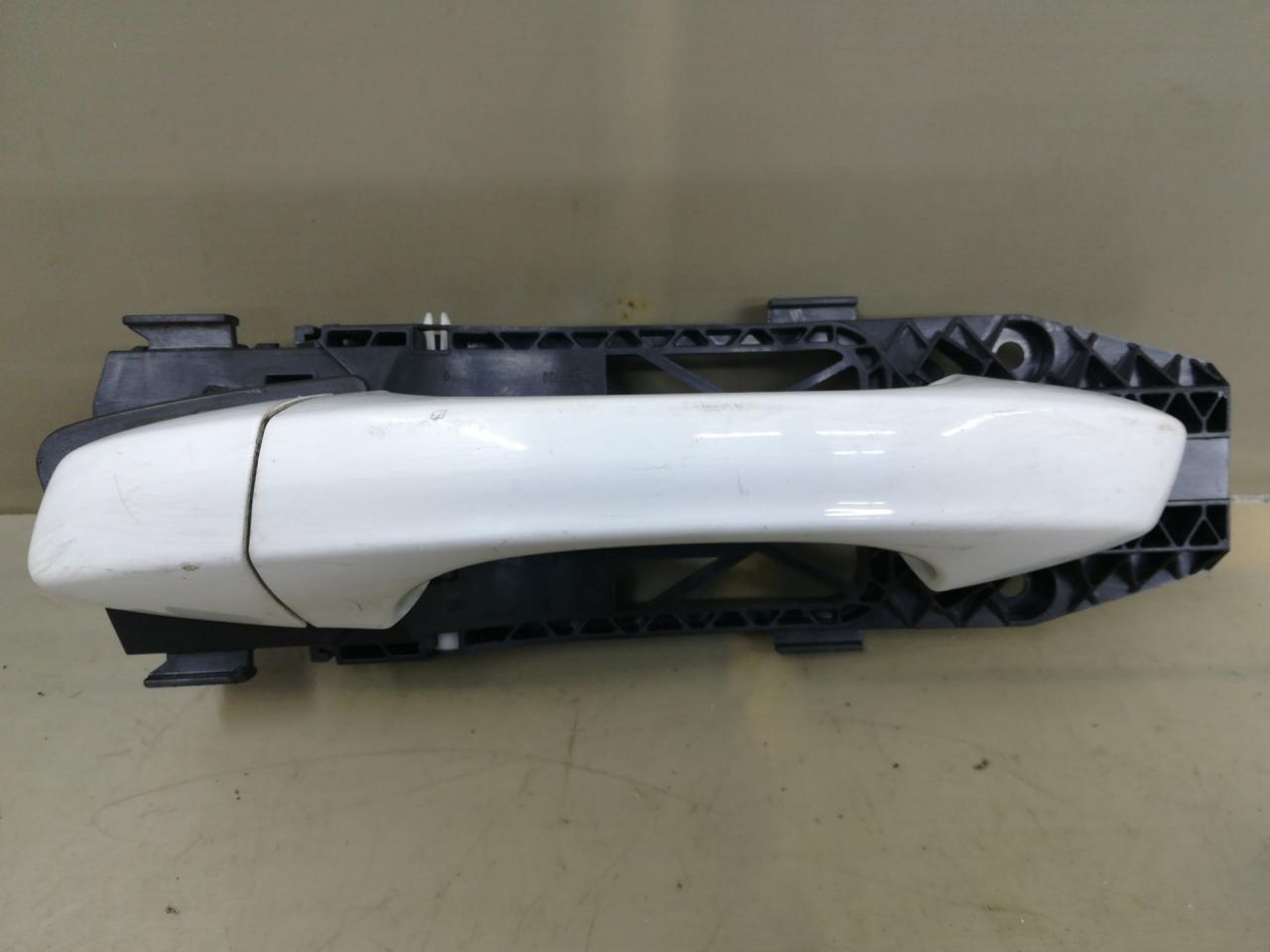 ручка наружная задняя левая Volkswagen Golf 7 поколение 2016, 1.4 л., CZCA, бензин, АКПП, белый, универсал, передний привод, правый руль, 16391521S, 5N0839885H - фото №1