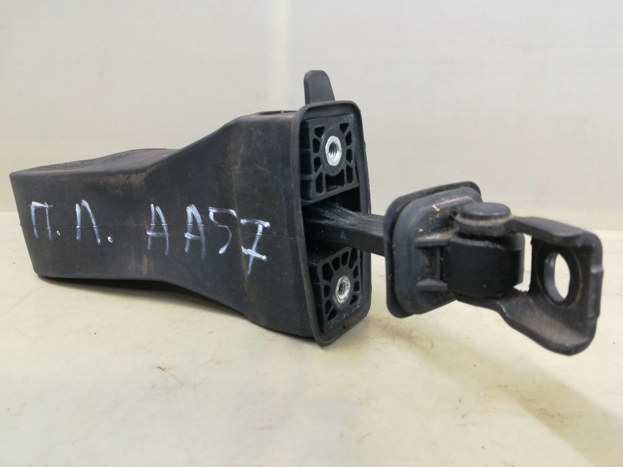 ограничитель открывания двери Volkswagen Golf 7 поколение 2016, 1.4 л., CZCA, бензин, АКПП, белый, универсал, передний привод, правый руль, 5G0837267 - фото №1