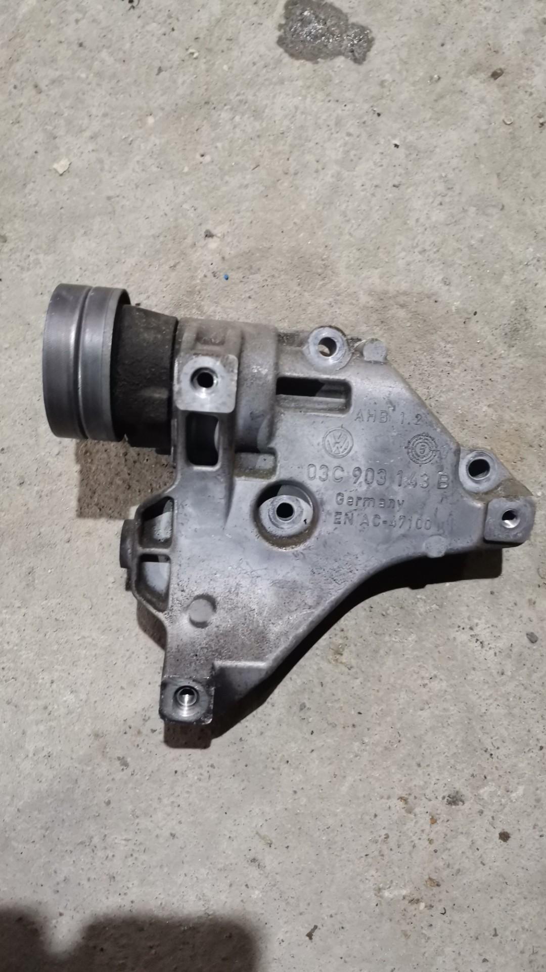 Натяжитель ремня агрегатов Volkswagen Golf 5 поколение 2008, 1.4 л., TSI, BLG, бензин, АКПП, серебристый, универсал, передний привод, правый руль - фото №1