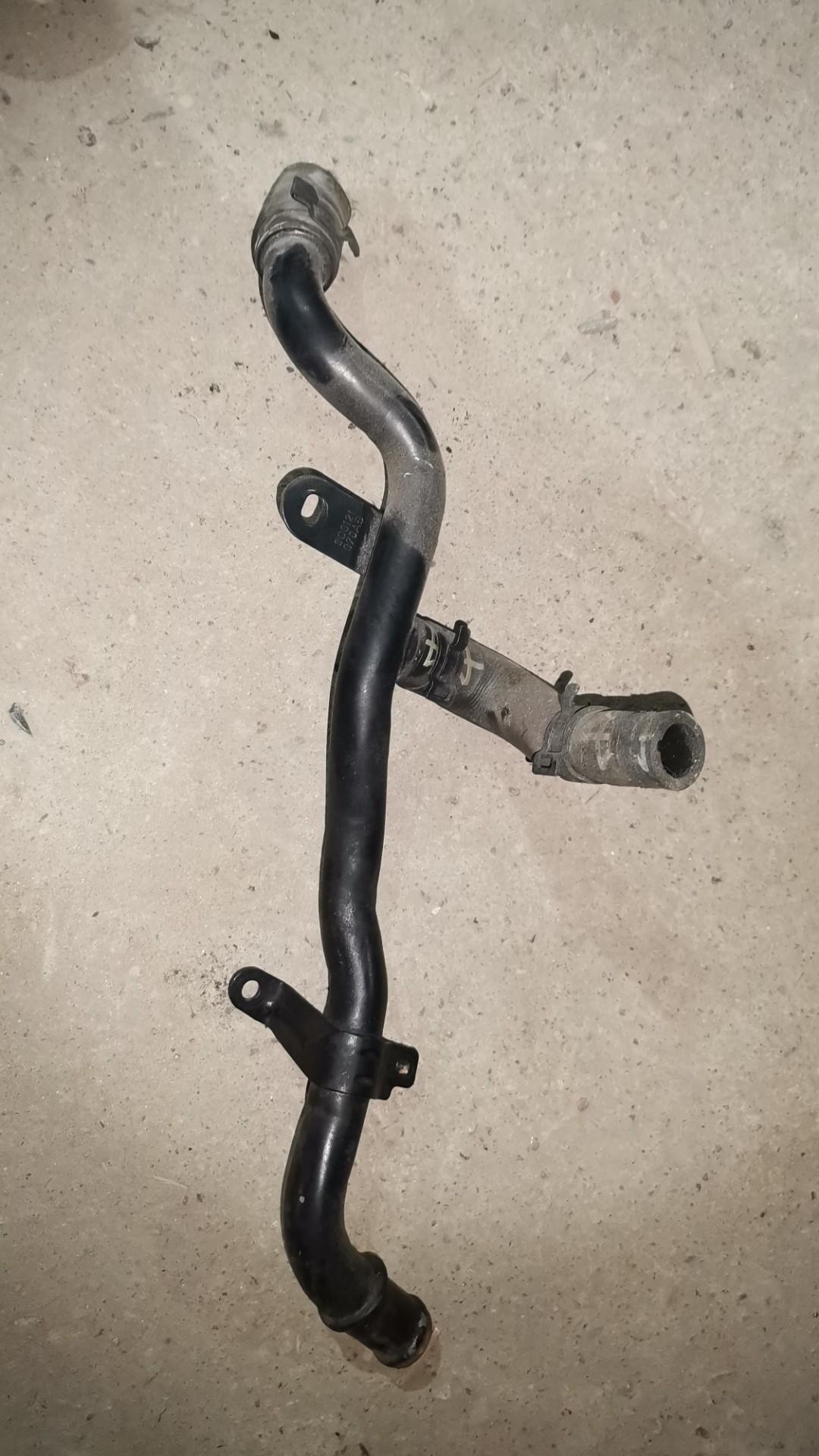 трубка охлаждающей жидкости Volkswagen Passat B6 2007, 3.2 л., AXZ, бензин, АКПП, черный, седан, полный привод, правый руль - фото №1