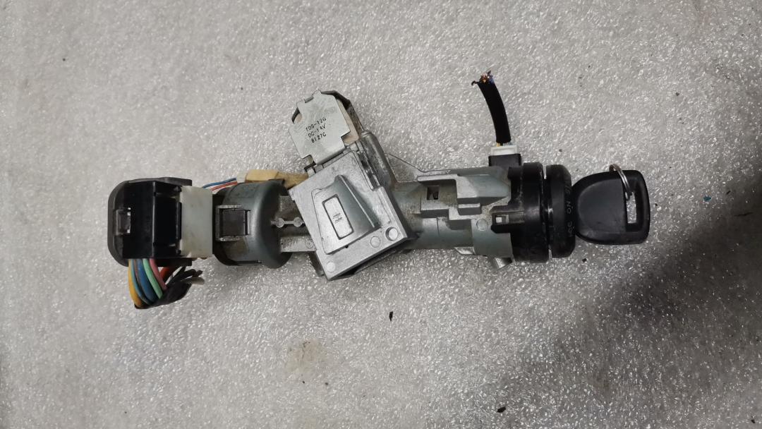 замок зажигания Mazda 3 BL 2010, 1.6 л., Z6, бензин, АКПП, белый, хетчбэк 5 дв., правый руль - фото №1