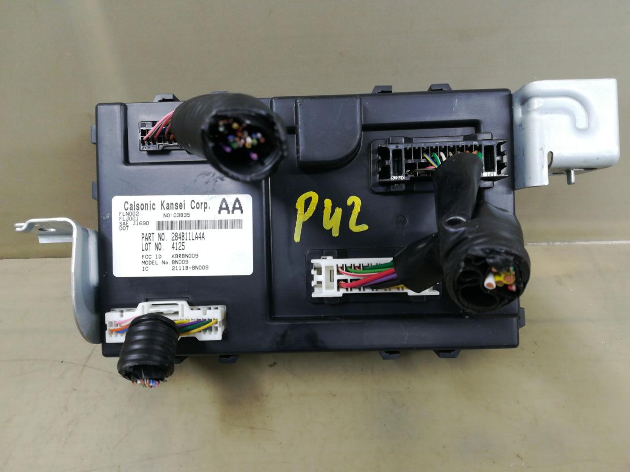 блок комфорта Infiniti QX80 1 поколение Z62 2014, 5.6 л., VK56DE, бензин, АКПП, белый, внедорожник 5 дв., задний привод, 284B11LA4A - фото №1