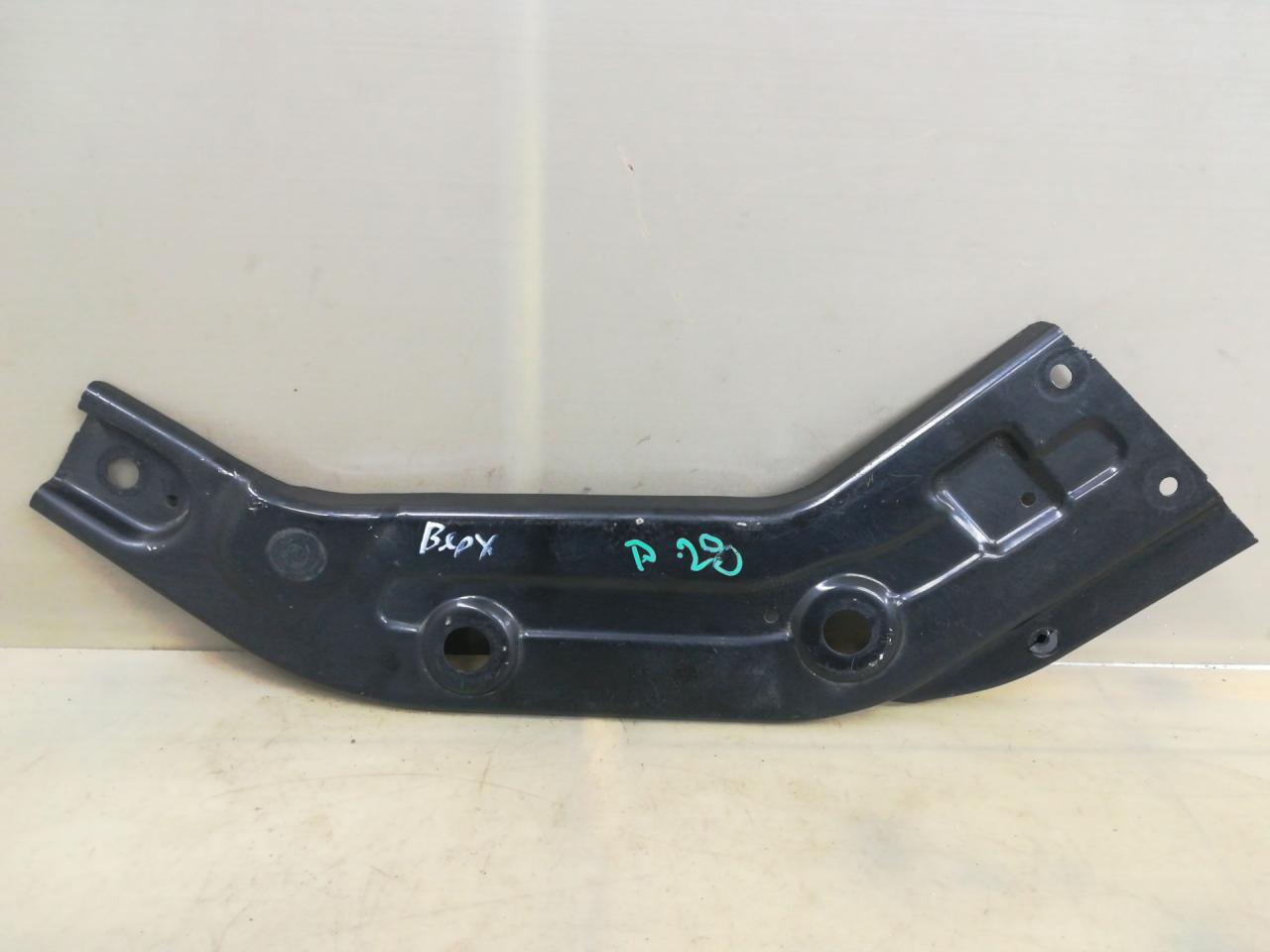 верхняя планка телевизора Volkswagen Passat (USA) 1 поколение 2015, 1.8 л., TFSI, бензин, АКПП, черный, седан, передний привод, 561805932 - фото №1