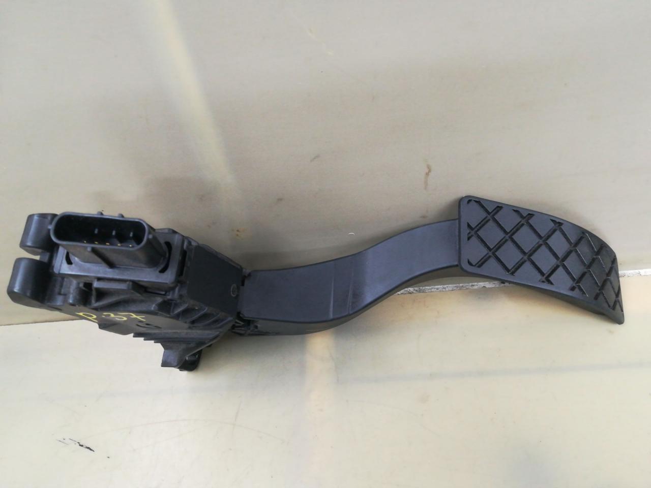 педаль Volkswagen Jetta 7 поколение 2019, 1.4 л., бензин, АКПП, белый, седан, передний привод, 5QM.723.503. - фото №1