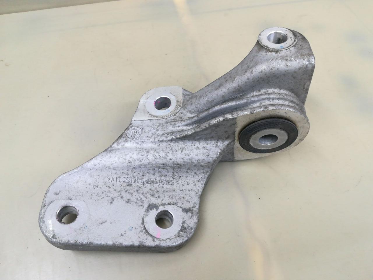 кронштейн раздаточной коробки GMC Terrain 2 поколение 2020, 1.5 л., бензин, АКПП, темно-серый, внедорожник 5 дв., полный привод, 34618126, 84618126 - фото №1