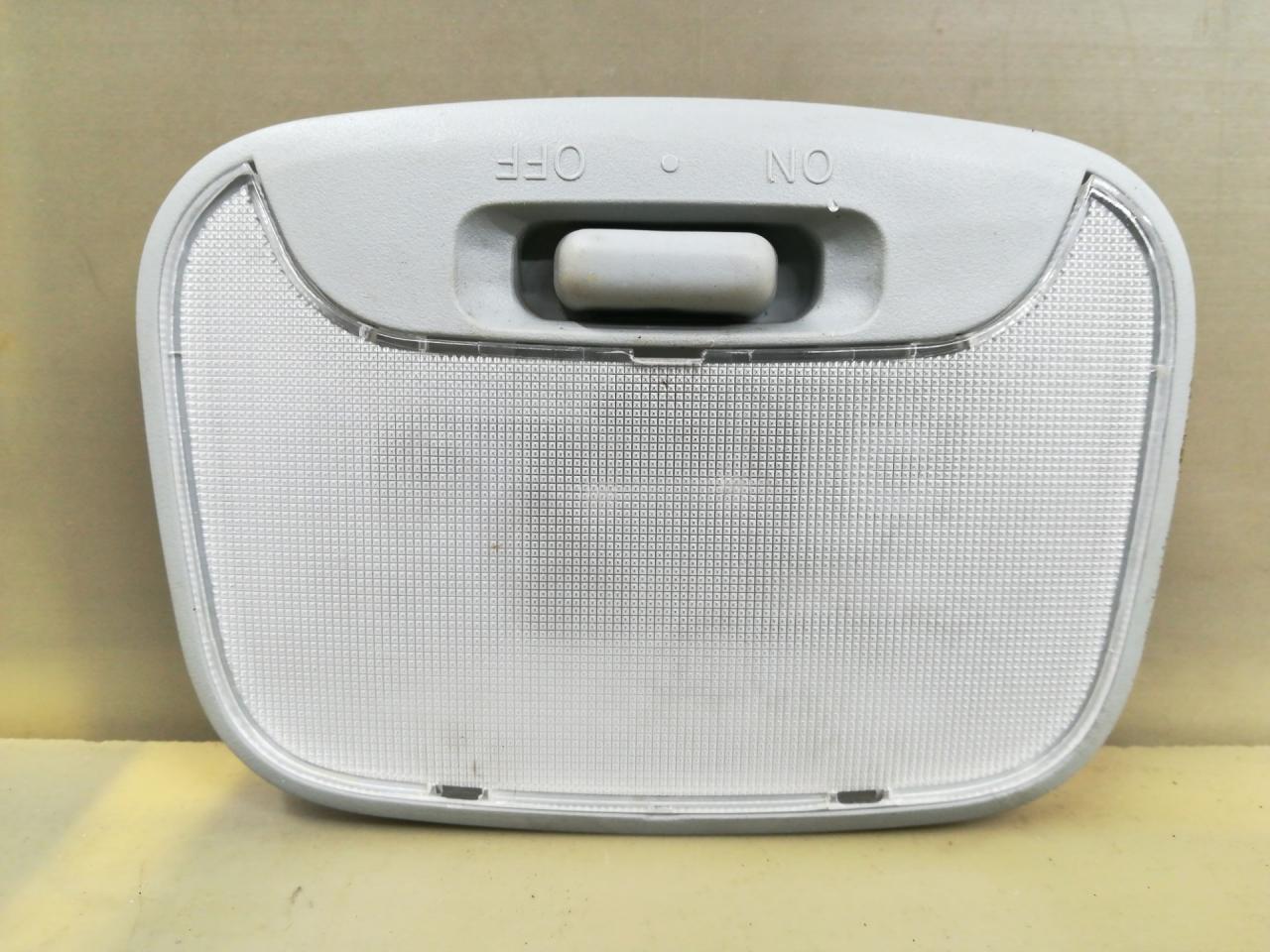 фонарь салона (плафон) Mitsubishi Lancer 10 поколение 2010, 2.4 л., 4B12, бензин, АКПП, белый, хетчбэк 5 дв., передний привод, MR190205 - фото №1