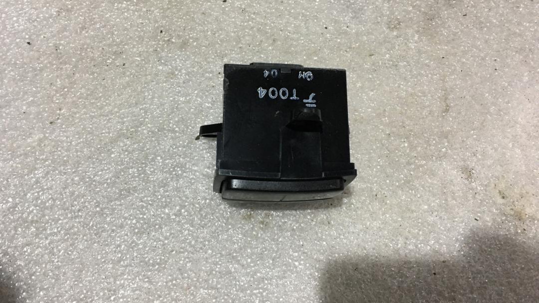 кнопка (выключатель) Mazda Millenia 1 поколение 1999, 2.5 л., бензин, АКПП, белый, седан, передний привод, правый руль - фото №1