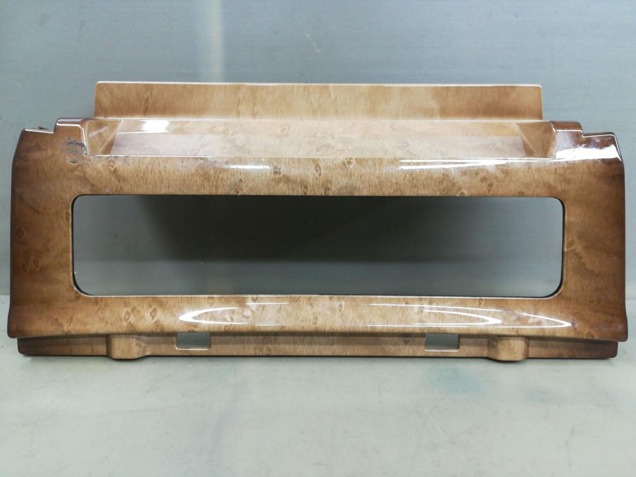 накладка на торпедо (консоль) Infiniti QX80 1 поколение Z62 2014, 5.6 л., VK56DE, бензин, АКПП, белый, внедорожник 5 дв., задний привод, 682461LA0A - фото №1