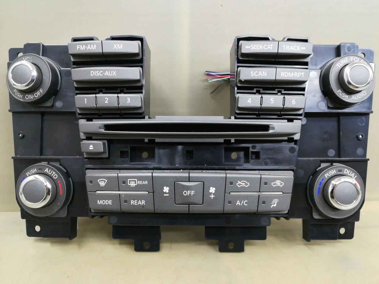 панель управления магнитолой Infiniti QX80 1 поколение Z62 2014, 5.6 л., VK56DE, бензин, АКПП, белый, внедорожник 5 дв., задний привод, 253911LA5B - фото №1