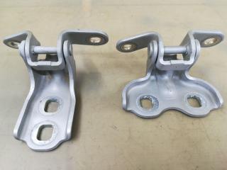 петля двери Chevrolet Trax 1 поколение 2014, 1.8 л., F18D4, бензин, МКПП, серебро, передний привод, правый руль