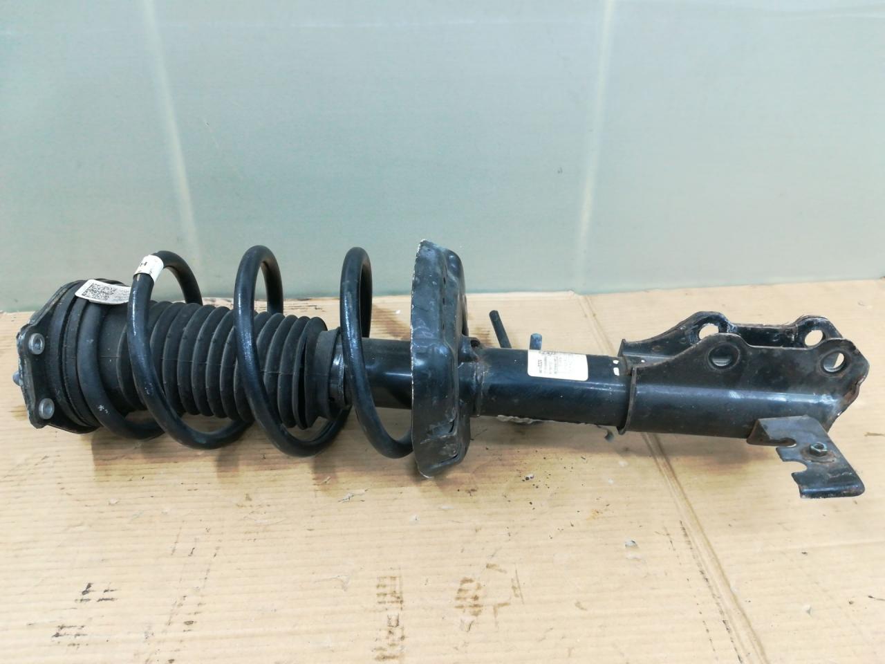 стойка передняя левая GMC Terrain 2 поколение 2020, 1.5 л., бензин, АКПП, темно-серый, внедорожник 5 дв., полный привод, 84230329 - фото №1