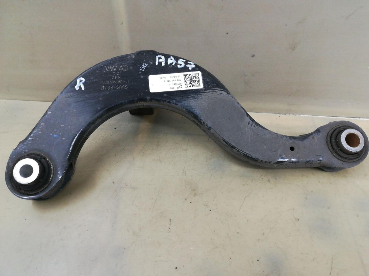 рычаг задний правый Volkswagen Golf 7 поколение 2016, 1.4 л., CZCA, бензин, АКПП, белый, универсал, передний привод, правый руль, B7381506S, 5Q0505323D, 5Q0505351B - фото №1