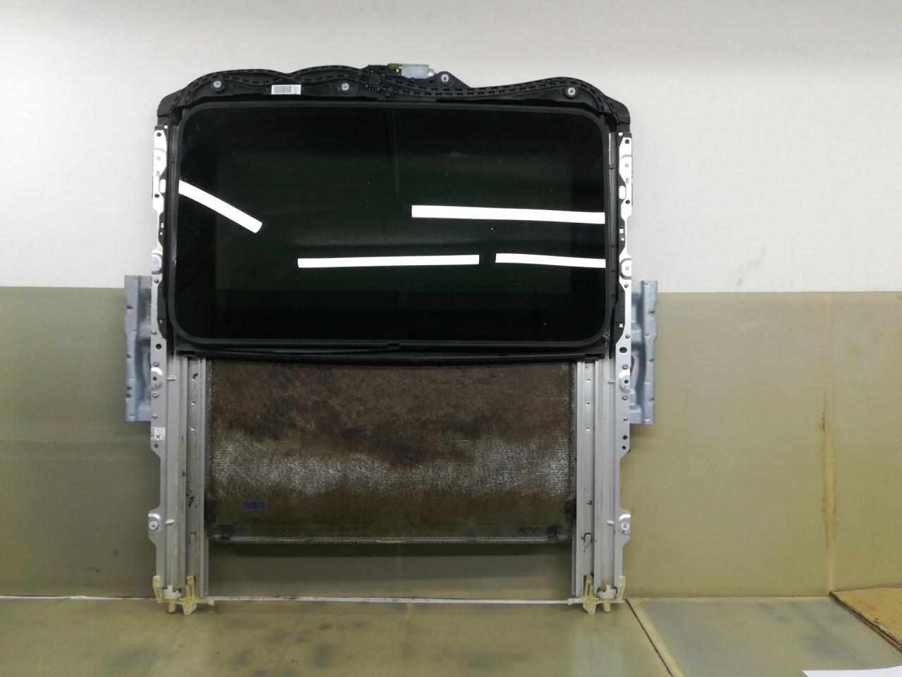 люк BMW 3 серия F30/F31/F34 F30 2013, 2.0 л., N20 B20 A, бензин, АКПП, черный, седан, полный привод - фото №1