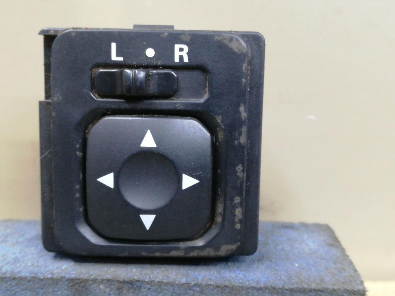 джойстик регулировки зеркал Mitsubishi Outlander 2 поколение 2008, 3.0 л., i, 6B31, бензин, красный, внедорожник 5 дв., полный привод, 183570, 5701X78 - фото №1