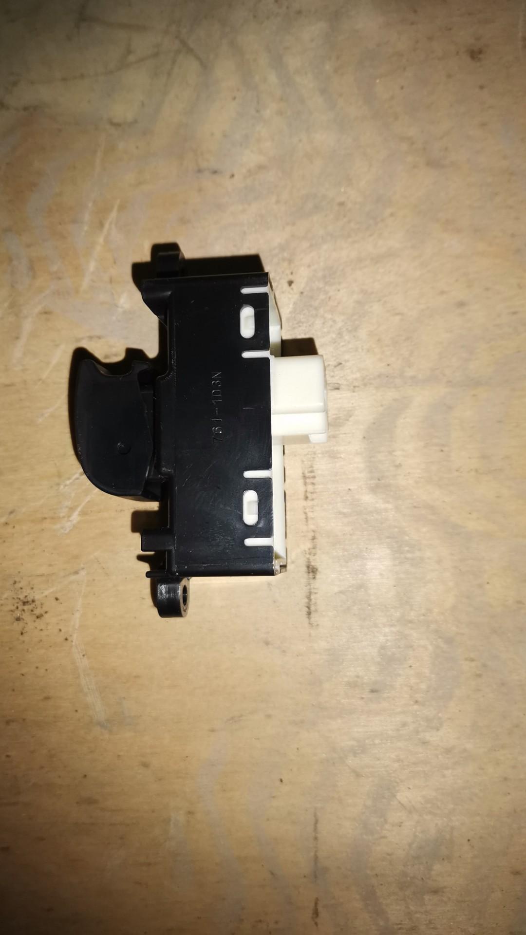 кнопка стеклоподъемника двери Mazda RX-8 1 поколение 2005 - фото №1