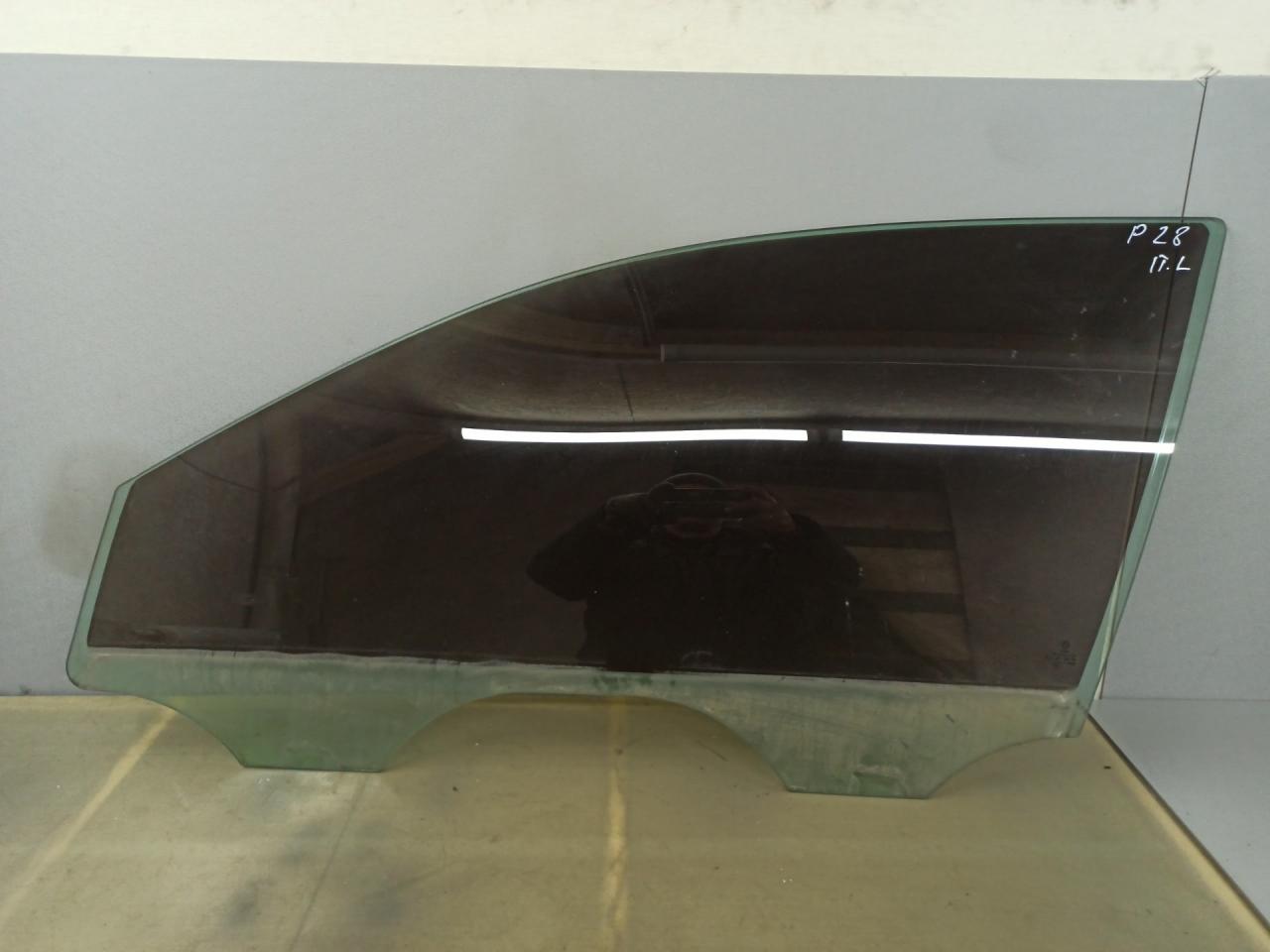 стекло двери передней левой Volkswagen Passat (USA) 1 поколение 2015, 1.8 л., TFSI, бензин, АКПП, черный, седан, передний привод - фото №1