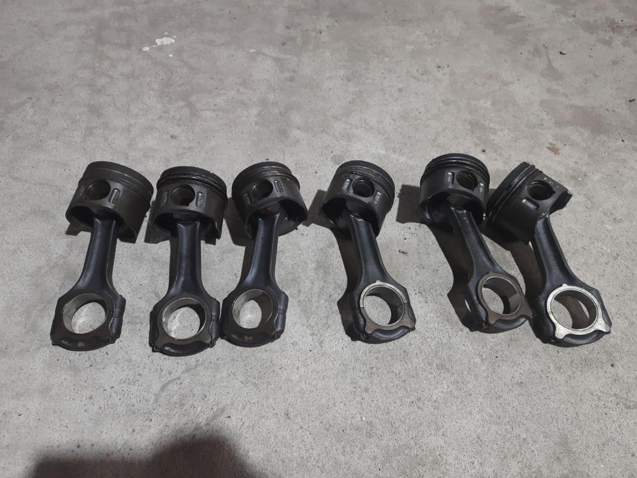 поршень Mercedes-Benz S-Класс W220 2002 - фото №1