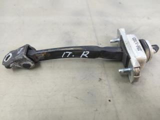 ограничитель открывания двери Chevrolet Trax 1 поколение 2014, 1.8 л., F18D4, бензин, МКПП, серебро, передний привод, правый руль