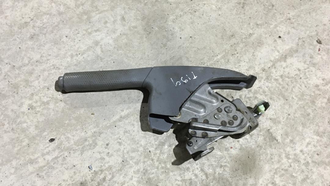 рычаг ручного тормоза (ручника) Mazda 2 1 поколение 2005, 1.2 л., бензин, передний привод, правый руль - фото №1