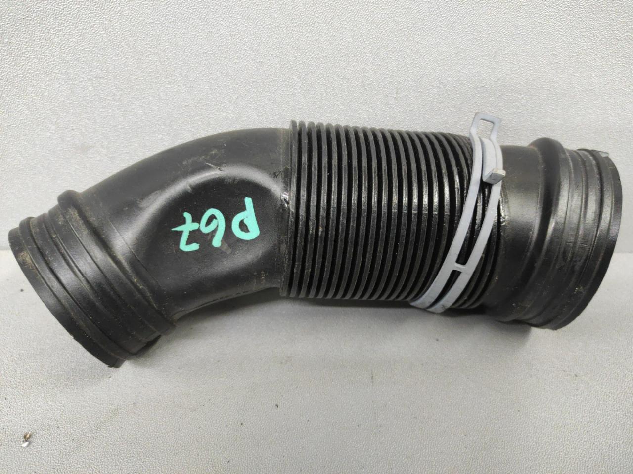 патрубок воздушного фильтра Volkswagen Jetta 7 поколение 2019, 1.4 л., бензин, АКПП, серебристый, передний привод, 5QM129684 - фото №1