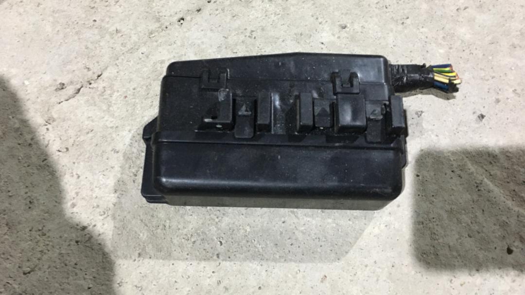 блок реле Mazda 2 1 поколение 2005, 1.2 л., бензин, передний привод, правый руль - фото №1