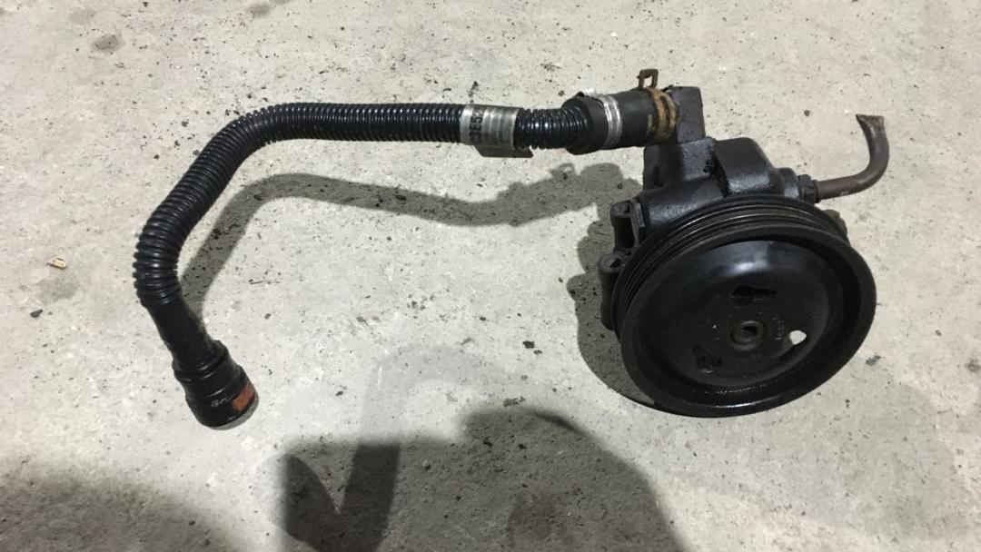 насос гидроусилителя руля Mazda 2 1 поколение 2005, 1.2 л., бензин, передний привод, правый руль - фото №1