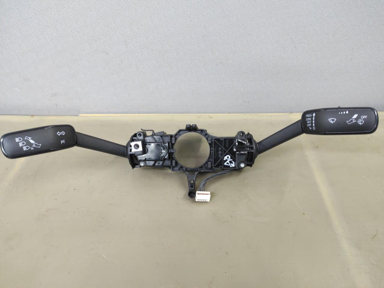 переключатель подрулевой (стрекоза) Volkswagen Jetta 7 поколение 2019, 1.4 л., бензин, АКПП, серебристый, передний привод, 5Q1.953.569, 5Q1.953.521.AJ - фото №1