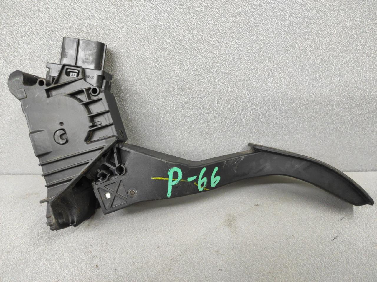 педаль Volkswagen Jetta 7 поколение 2019, 1.4 л., бензин, АКПП, серый, седан, передний привод, 5QM.723.503. - фото №1