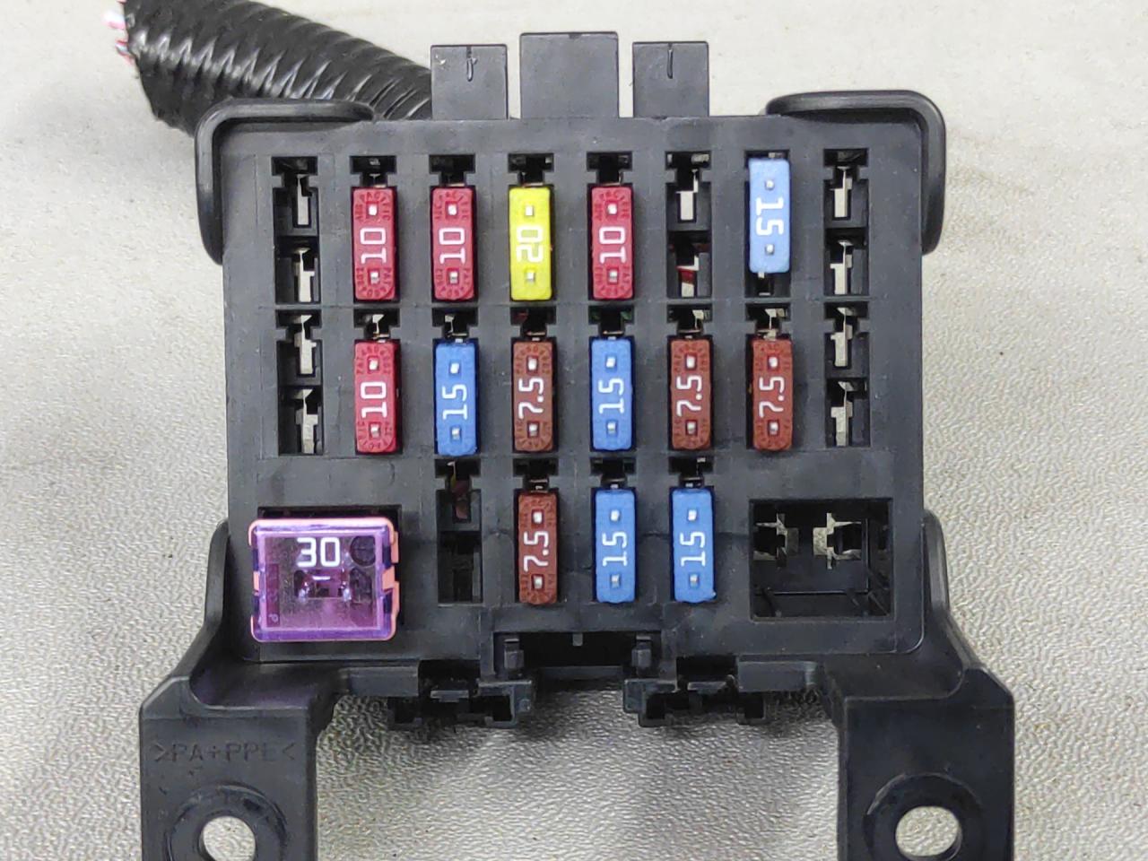 блок предохранителей Mazda CX-7 1 поколение 2008, 2.3 л., L3-VDT, бензин, АКПП, внедорожник 5 дв., полный привод - фото №1