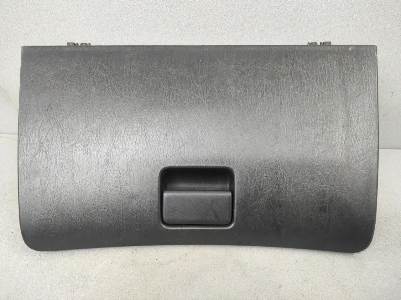 бардачок Toyota Matrix 1 поколение (E130) ZZE130 2003, 1.8 л., 1ZZ-FE, бензин, АКПП, хетчбэк 5 дв., передний привод - фото №1