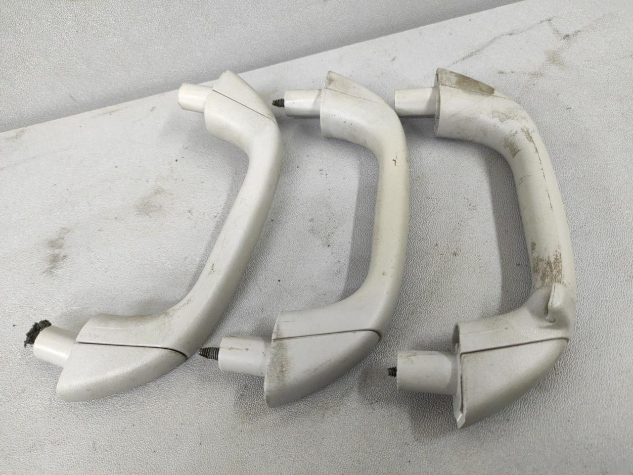 ручка внутренняя потолочная Toyota Matrix 1 поколение (E130) ZZE130 2003, 1.8 л., 1ZZ-FE, бензин, АКПП, хетчбэк 5 дв., передний привод - фото №1