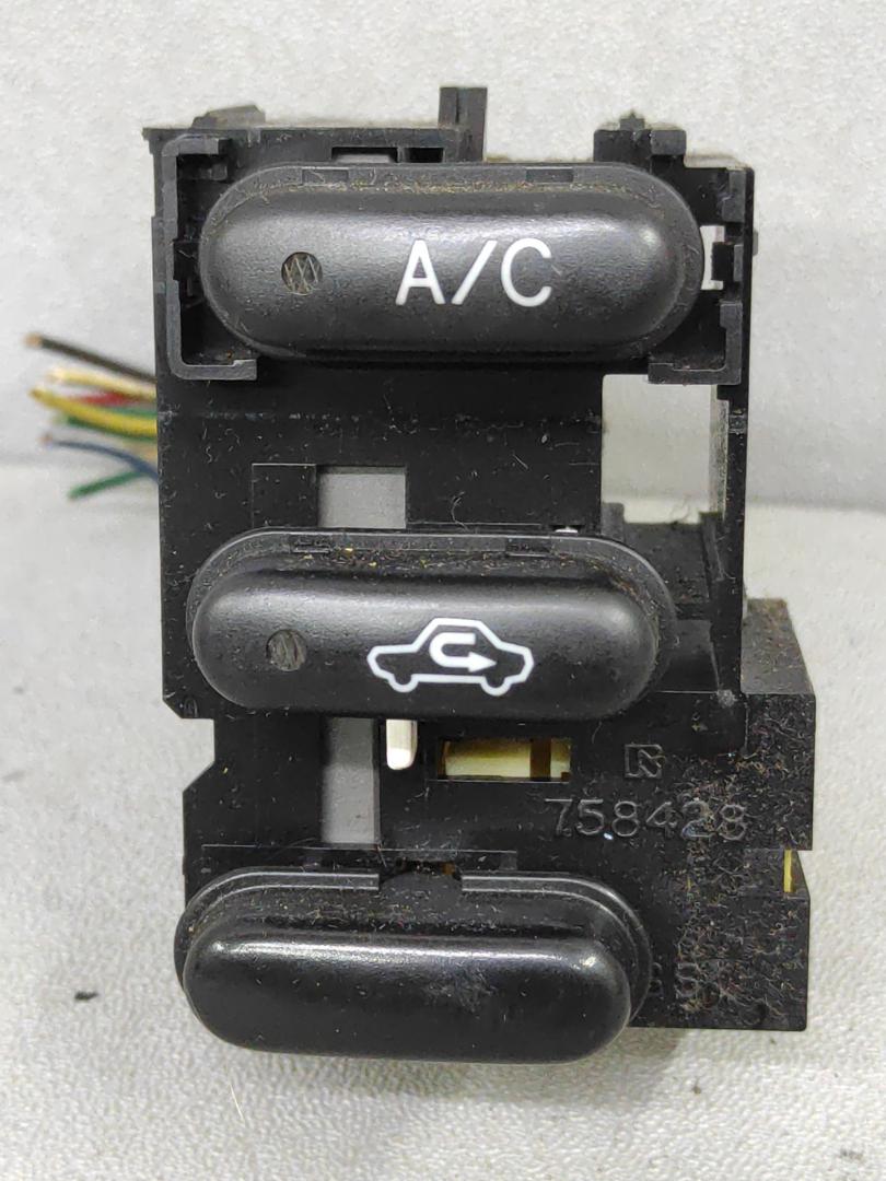 кнопка (выключатель) Toyota Matrix 1 поколение (E130) ZZE130 2003, 1.8 л., 1ZZ-FE, бензин, АКПП, хетчбэк 5 дв., передний привод, 768447, 758428 - фото №1