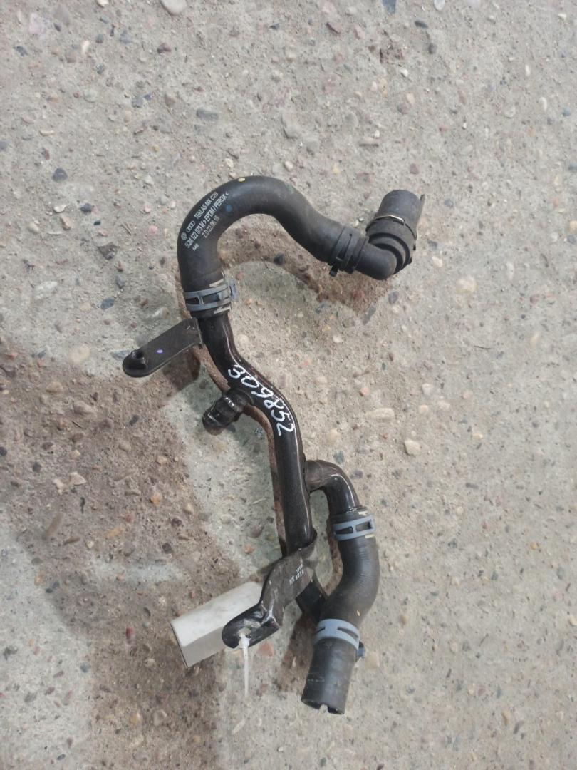 трубка охлаждающей жидкости Volkswagen Jetta 7 поколение 2019, 1.4 л., бензин, АКПП, серый, седан, передний привод, 5QM121079A - фото №1