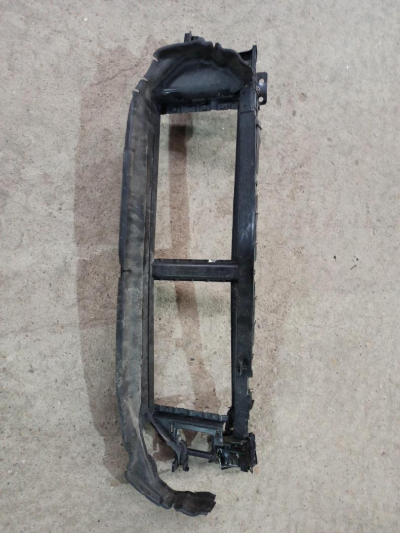 передняя панель крепления облицовки (телевизор) Volvo XC60 2 поколение 2022 - фото №1