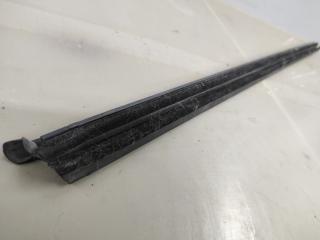 Уплотнитель стекла Volkswagen Passat (USA) 1 поколение 2015, 1.8 л., TFSI, бензин, АКПП, черный, седан, передний привод