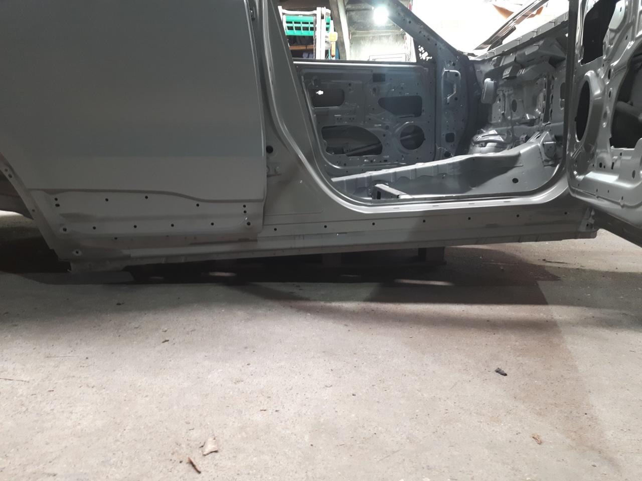 порог правый Geely Atlas 1 поколение 2020, бензин - фото №1