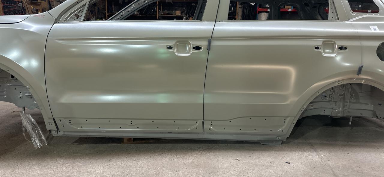 порог левый Geely Atlas 1 поколение 2020, бензин - фото №1