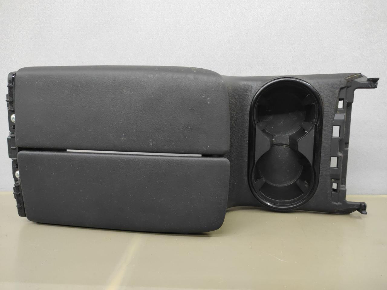 подлокотник Mazda CX-9 2 поколение TC 2020, 2.5 л., PY-VPS, бензин, АКПП, внедорожник 5 дв., полный привод, TK486439X, TK4864421 - фото №1