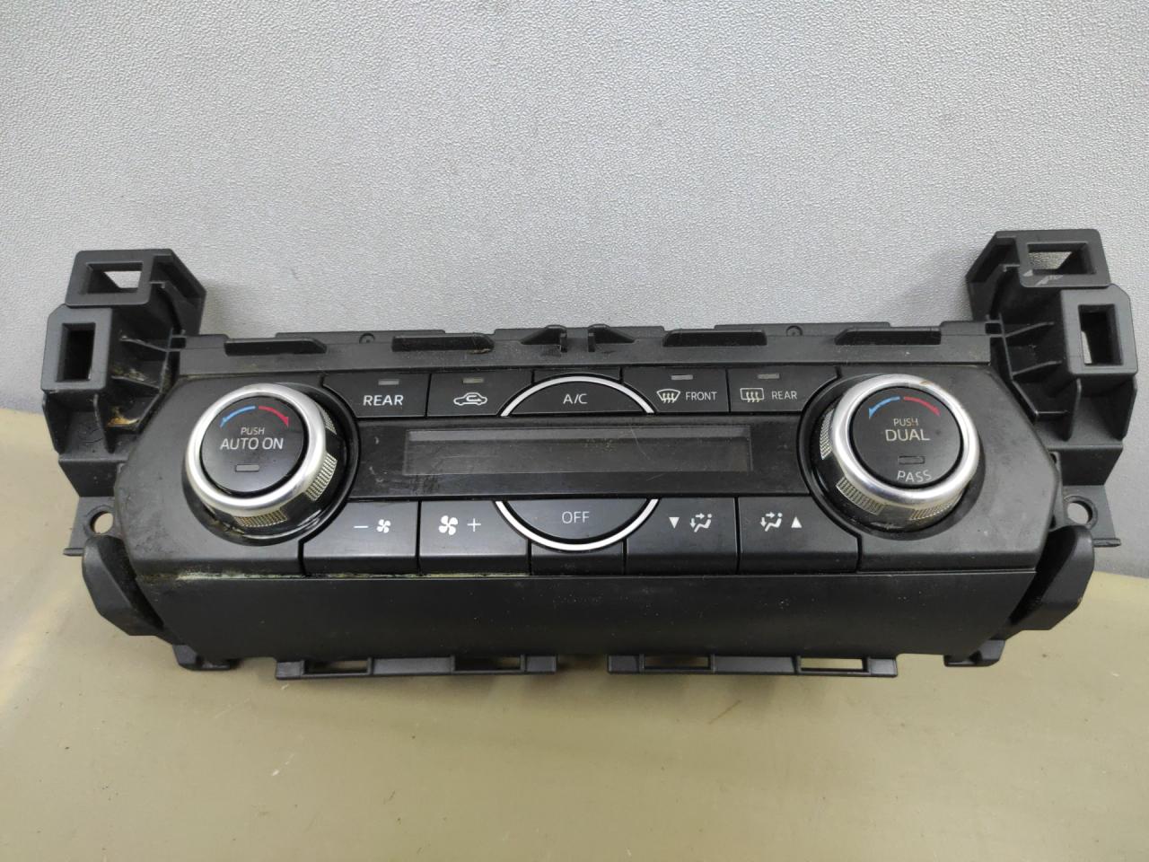 блок управления печки / климат-контроля Mazda CX-9 2 поколение TC 2017, 2.5 л., PY-VPS, бензин, АКПП, серый, передний привод, TK8061190C - фото №1