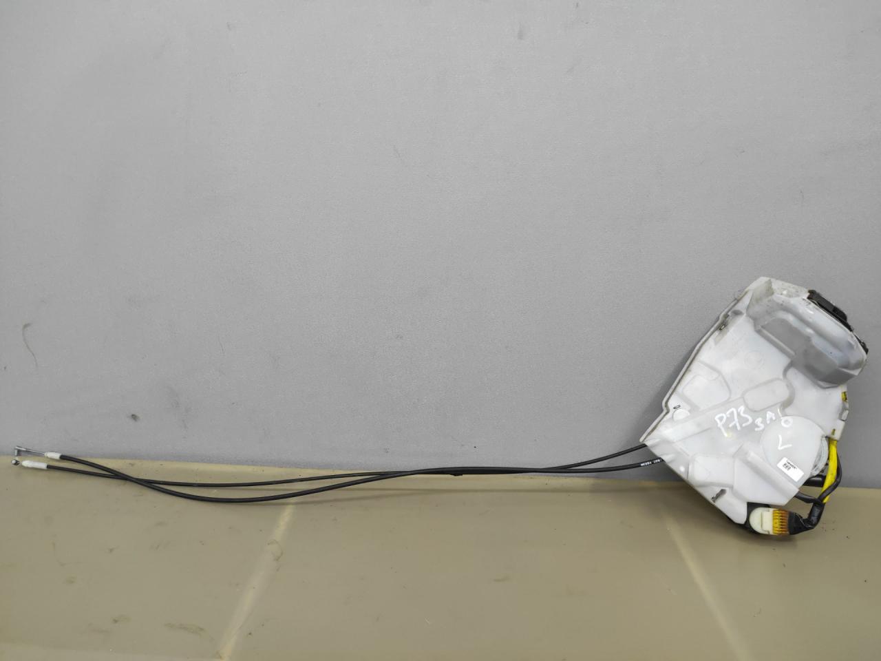 замок двери сдвижной Toyota Sienna 3 поколение 2014, 3.5 л., 2GR-FE, бензин, АКПП, черный, передний привод - фото №1