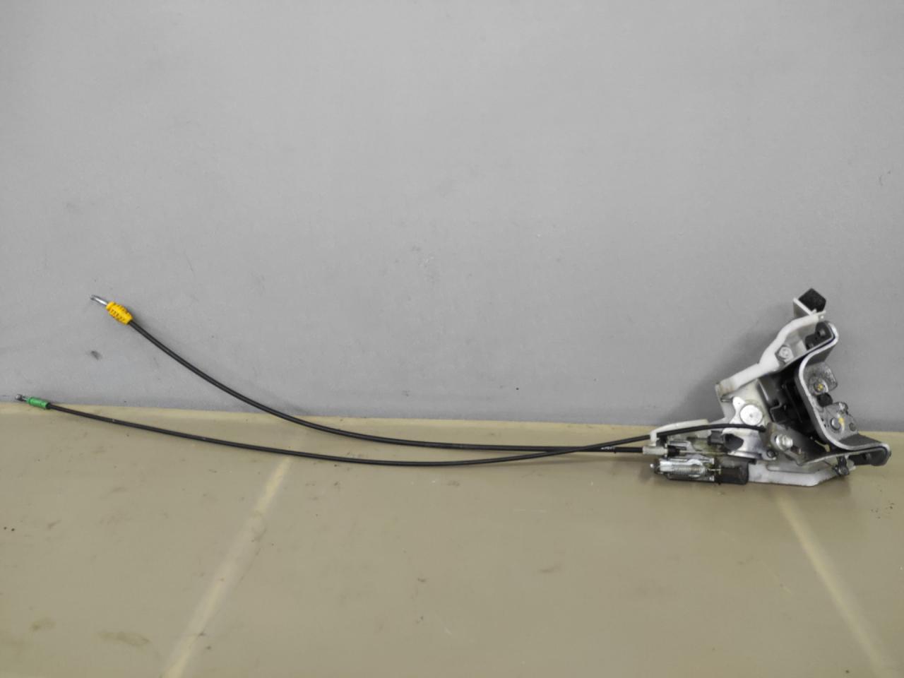 замок двери сдвижной Toyota Sienna 3 поколение 2014, 3.5 л., 2GR-FE, бензин, АКПП, черный, передний привод - фото №1