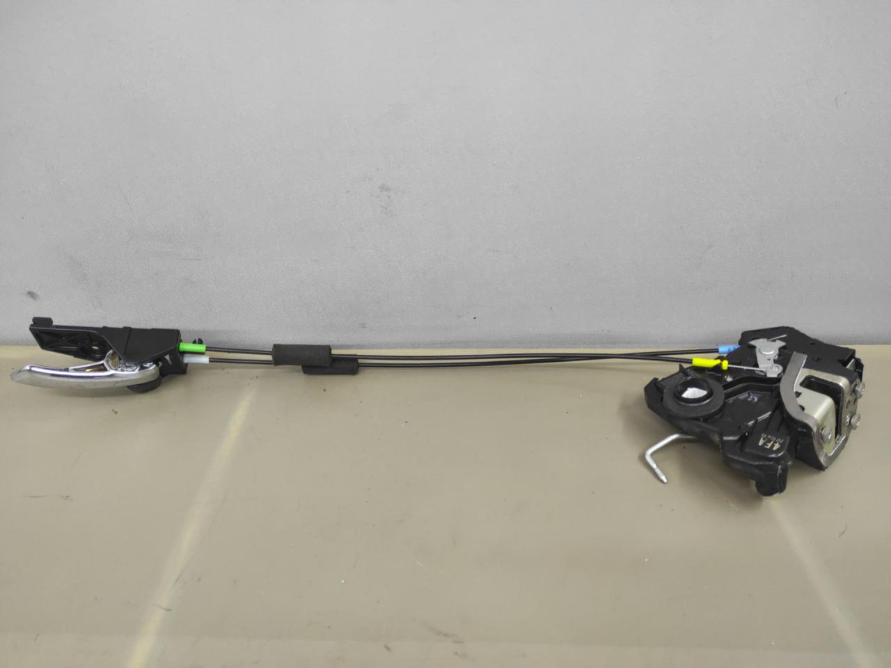 замок двери передней левой Suzuki Kizashi 1 поколение RE91S 2012, 2.4 л., J24B, бензин, АКПП, rhfcysq, седан, передний привод, правый руль, 4FA2010615 - фото №1