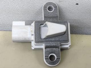 датчик удара Suzuki Kizashi 1 поколение RE91S 2012, 2.4 л., J24B, бензин, АКПП, rhfcysq, седан, передний привод, правый руль, 5WK44045, 11100408, 3893057L10