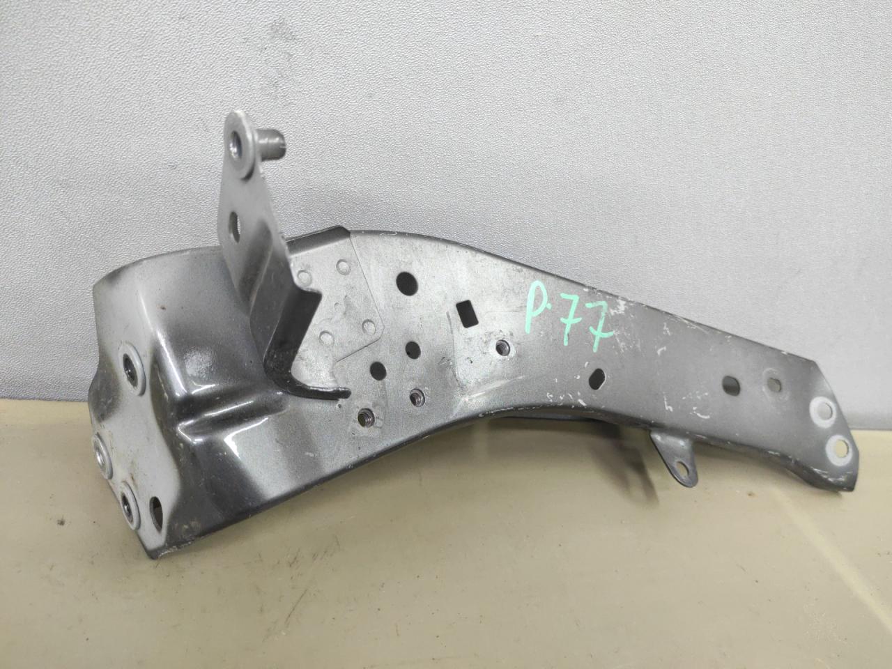 крепление ( кронштейн ) крыла Mazda CX-9 2 поколение TC 2017, 2.5 л., PY-VPS, бензин, АКПП, серый, передний привод - фото №1