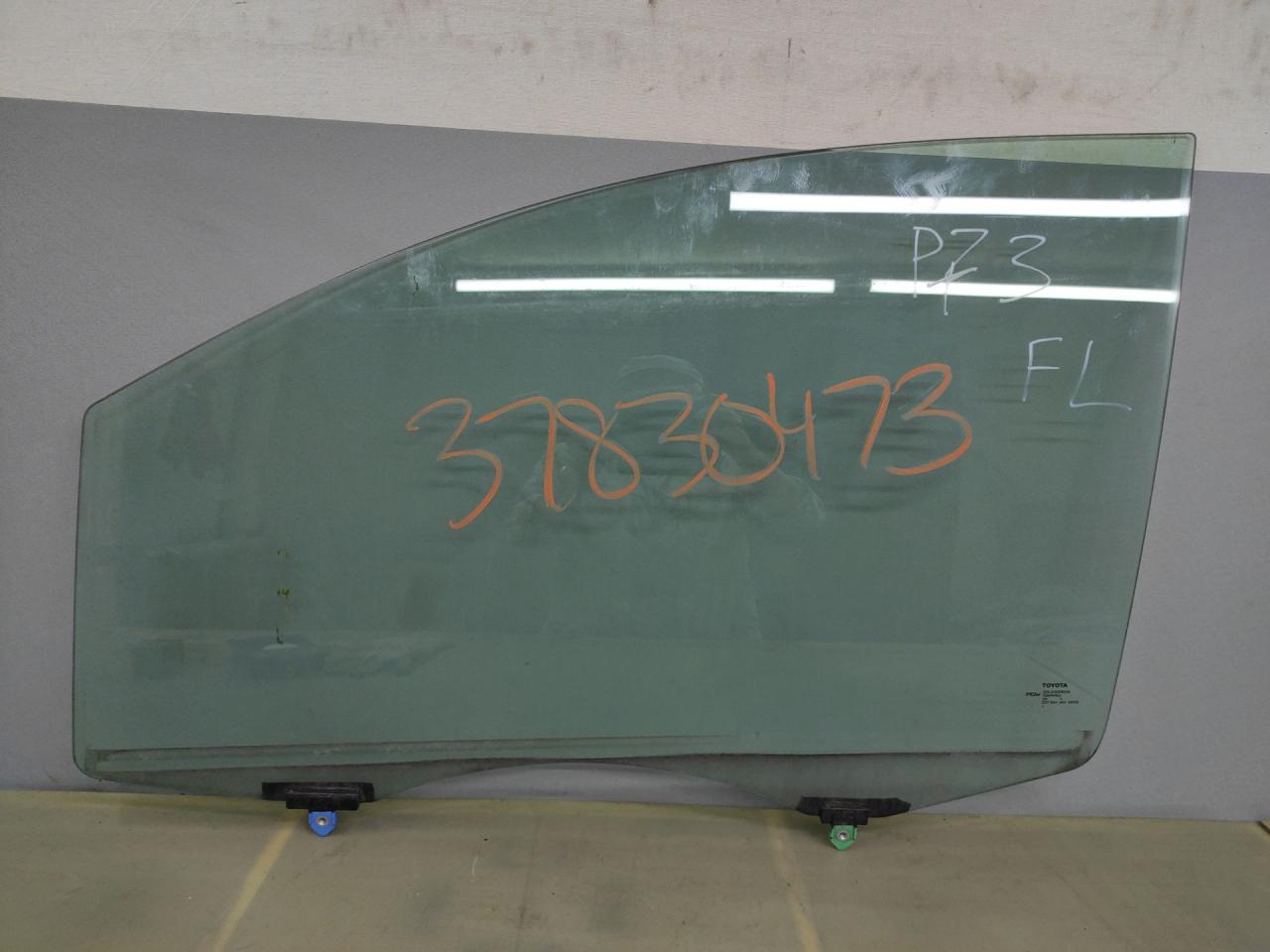 стекло двери передней левой Toyota Sienna 3 поколение 2014, 3.5 л., 2GR-FE, бензин, АКПП, черный, передний привод - фото №1